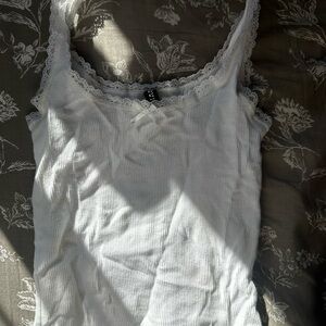 h&m white tank top with bow and lace detailing